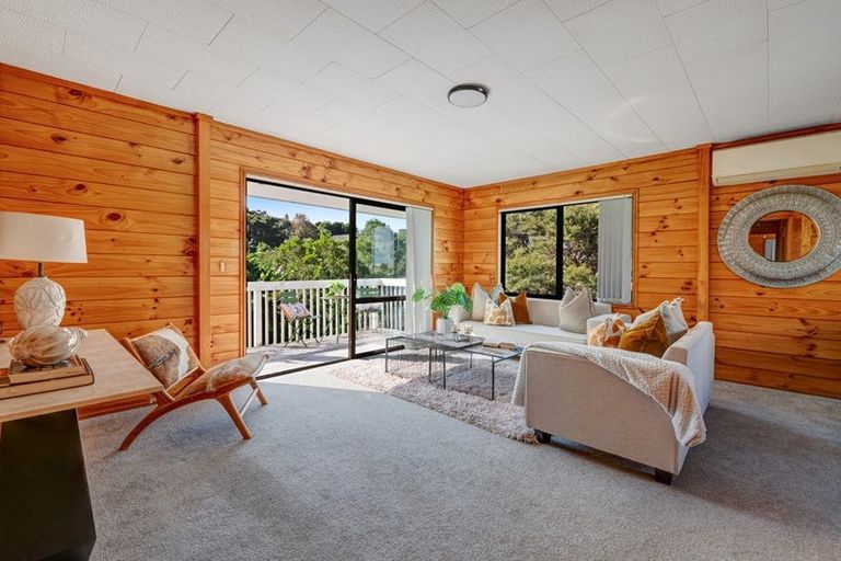 Photo of property in 16 Noeleen Street, Glenfield, Auckland, 0629