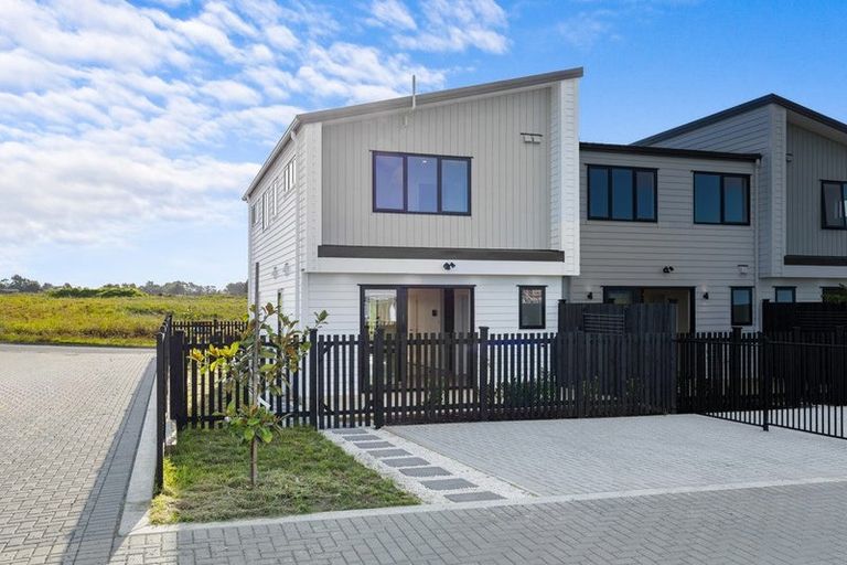 Photo of property in 4 Harikoa Way, Karaka, 2113