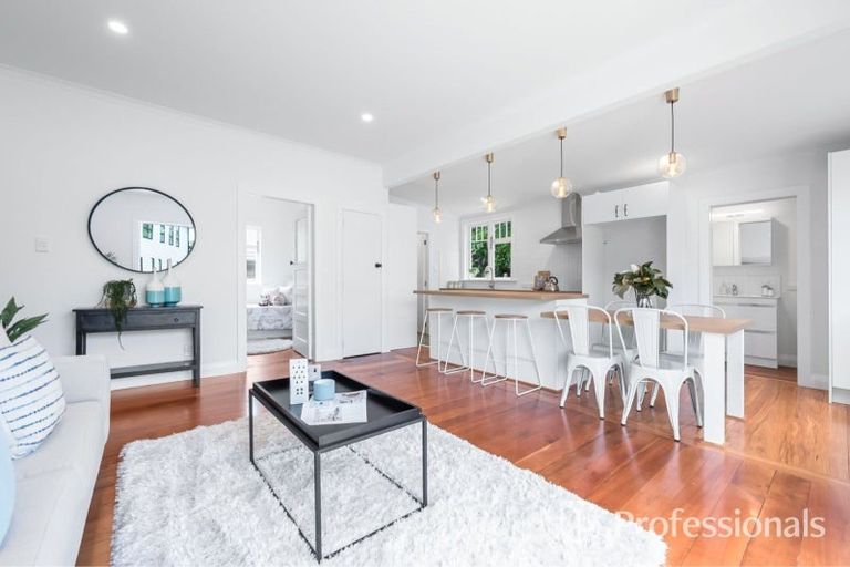 Photo of property in 1-2/6a Pohutukawa Street, Woburn, Lower Hutt, 5010