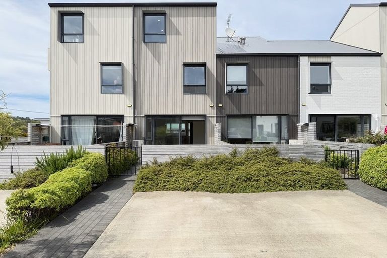 Photo of property in 2/124 Britomart Street, Berhampore, Wellington, 6023