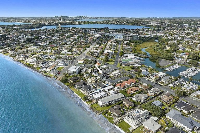 Photo of property in 9 Craig Road, Milford, Auckland, 0620