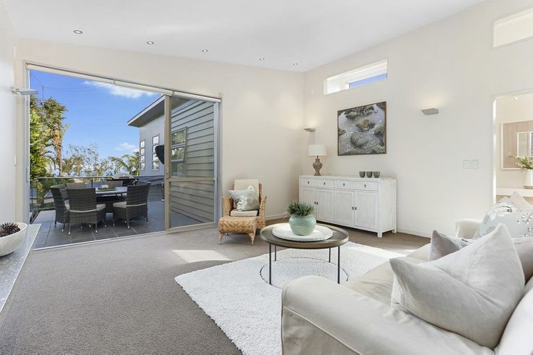 Photo of property in 7 Vaughan Crescent, Murrays Bay, Auckland, 0630