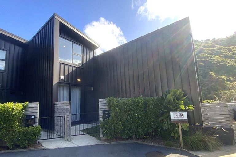 Photo of property in 39 Rua Kai Way, Brooklyn, Wellington, 6021