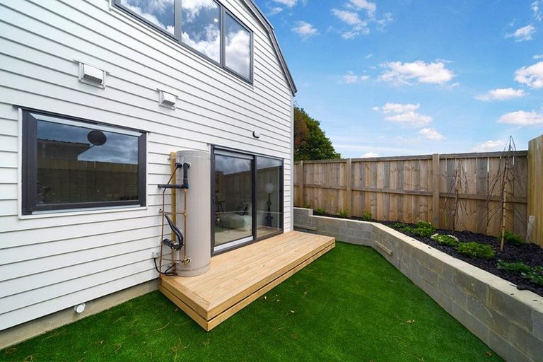 Photo of property in 2/114 Don Buck Road, Massey, Auckland, 0614