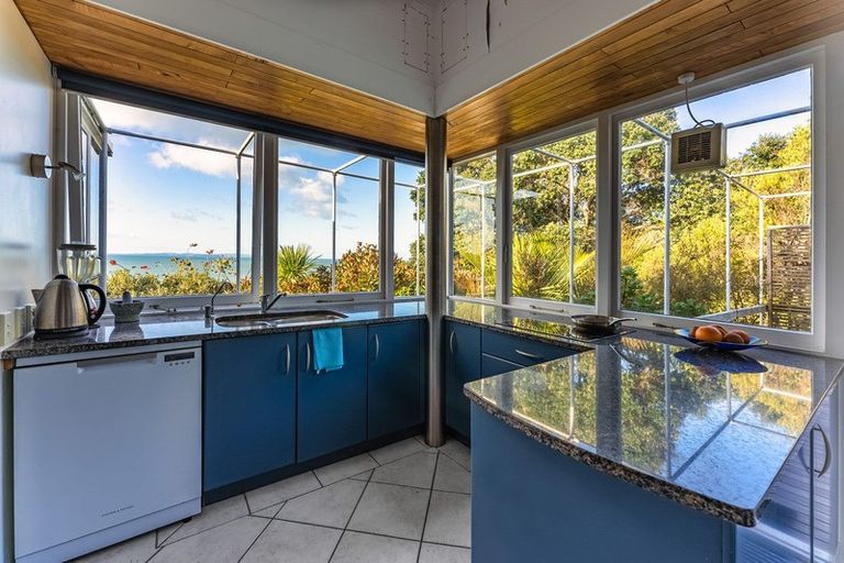 Photo of property in 28 Chelverton Terrace, Red Beach, 0932