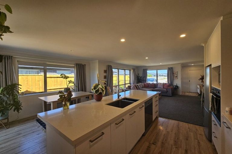 Photo of property in 21 Royal Crescent, Papamoa, 3118