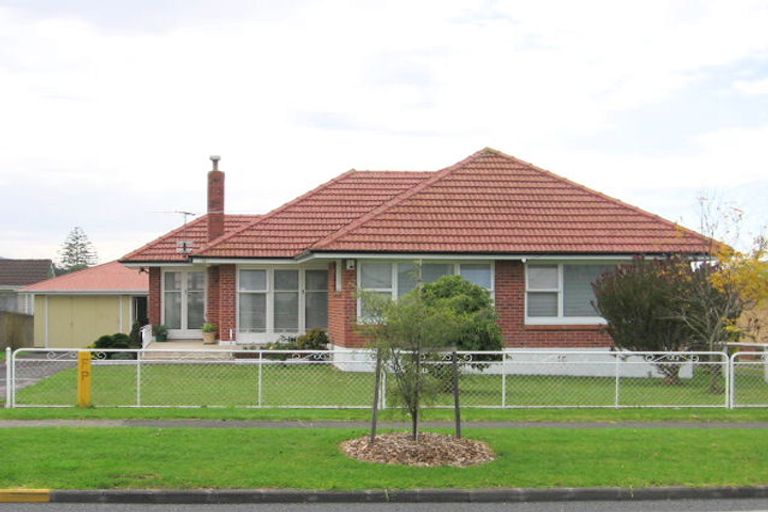 Photo of property in 4 Rogers Road, Manurewa, Auckland, 2102