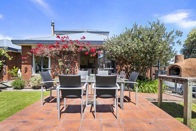 Photo of property in 8 Sunshine Place, Kelvin Grove, Palmerston North, 4414