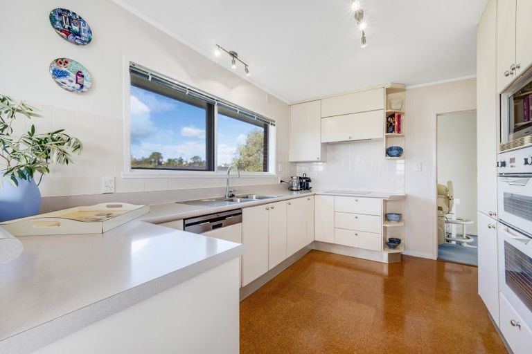 Photo of property in 8 Fielding Crescent, Farm Cove, Auckland, 2012