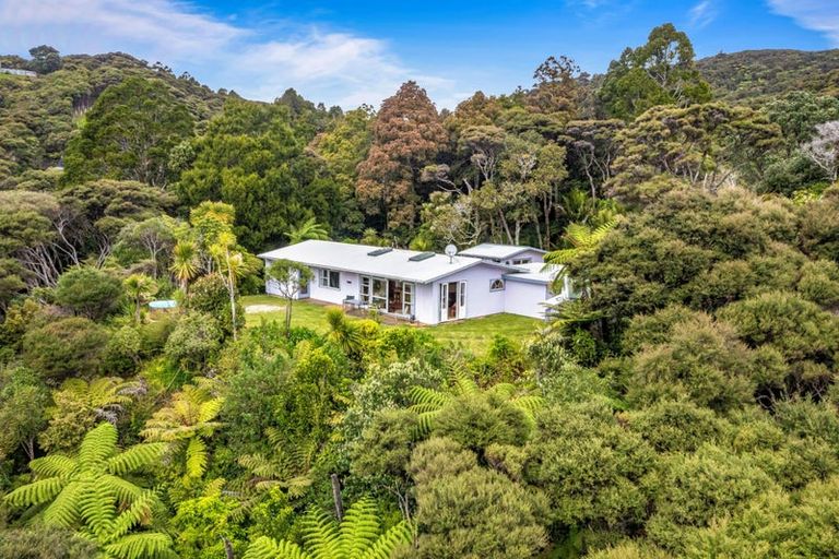 Photo of property in 90 Lone Kauri Road, Karekare, Auckland, 0772