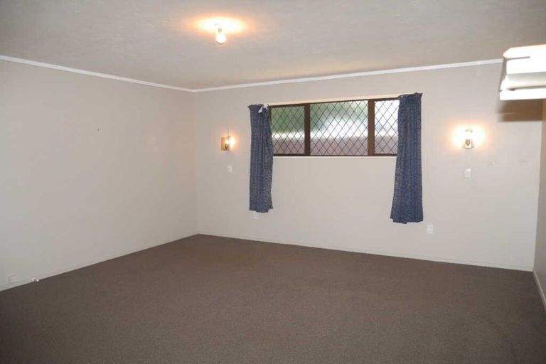 Photo of property in 21 Moana Road, Paraparaumu, 5032