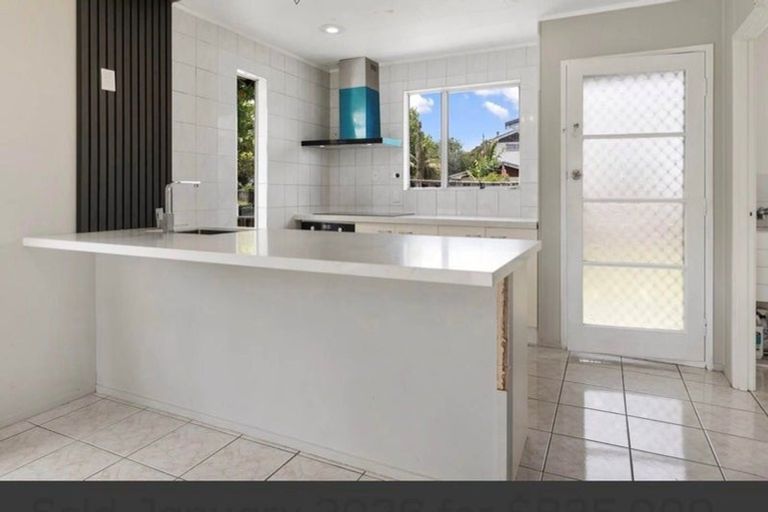 Photo of property in 66 Sikkim Crescent, Clover Park, Auckland, 2019