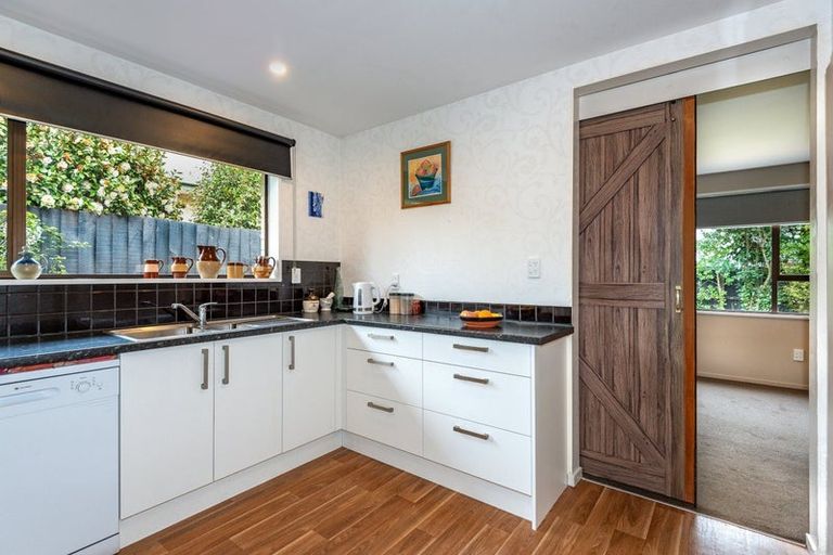 Photo of property in 21 Laing Crescent, Heathcote Valley, Christchurch, 8022