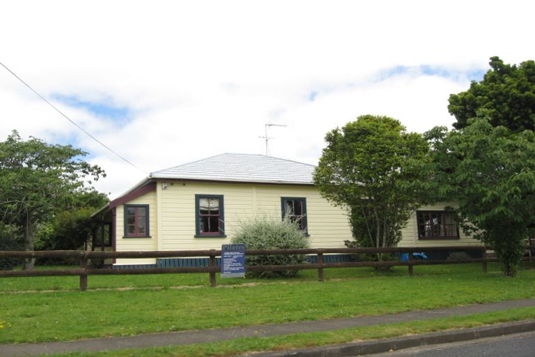 Photo of property in 1 Puriri Road, Pukekohe, 2120