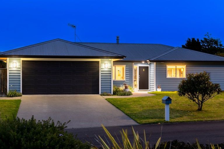 Photo of property in 7 Simpson Crescent, Raumati Beach, Paraparaumu, 5032