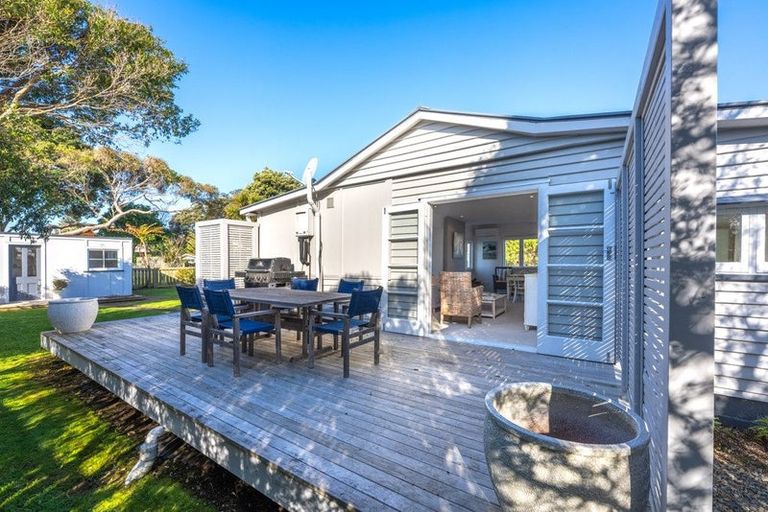 Photo of property in 37 Waimea Road, Waikanae Beach, Waikanae, 5036