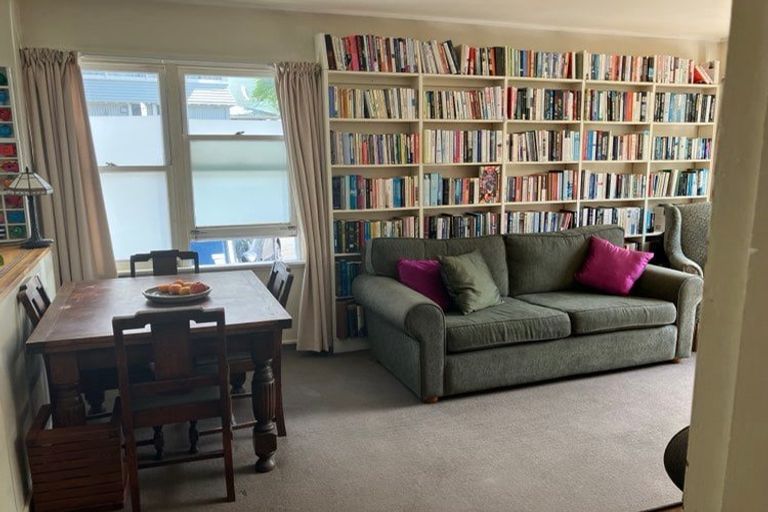 Photo of property in Newman Court Apartments, 2 Newman Terrace, Thorndon, Wellington, 6011