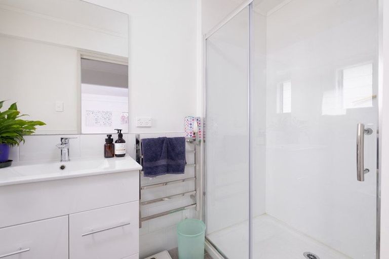 Photo of property in 32 Marlborough Avenue, Glenfield, Auckland, 0629