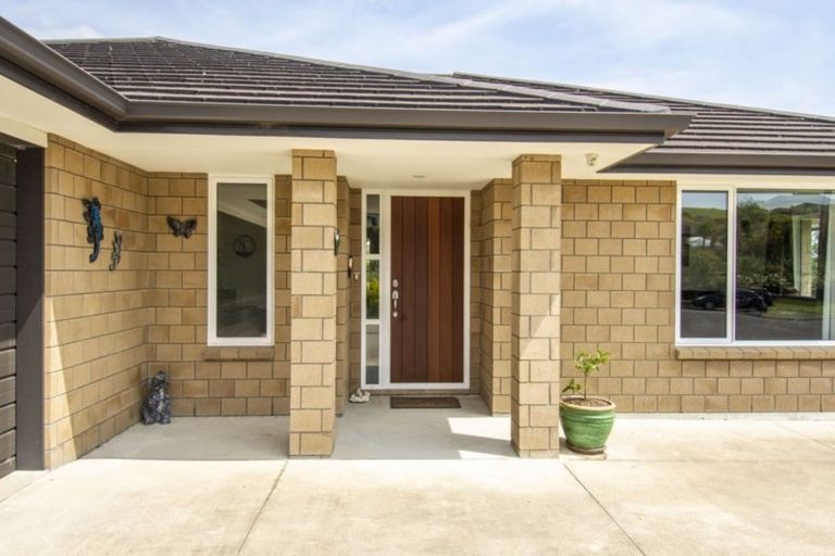 Photo of property in 16 Haden Place, Omokoroa, 3114