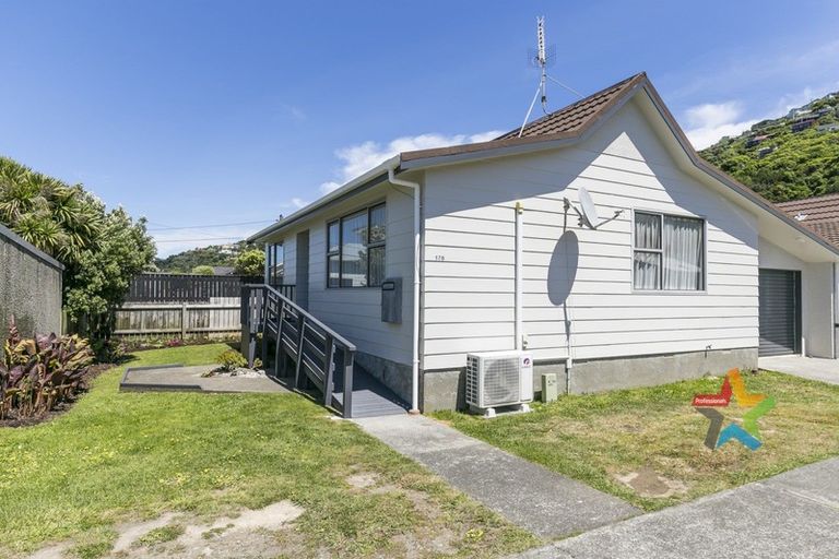 Photo of property in 178 Queens Drive, Lyall Bay, Wellington, 6022