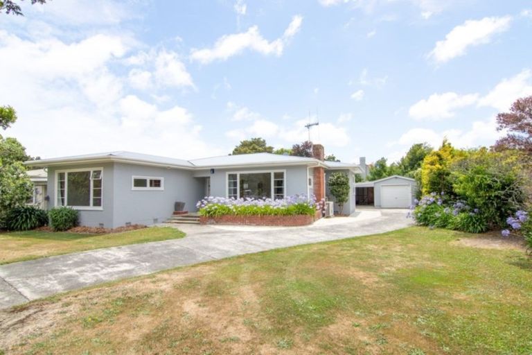Photo of property in 583 Featherston Street, Roslyn, Palmerston North, 4414