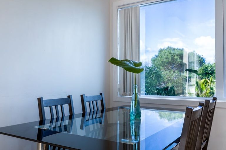 Photo of property in 1/34 Lambrown Drive, Totara Vale, Auckland, 0629