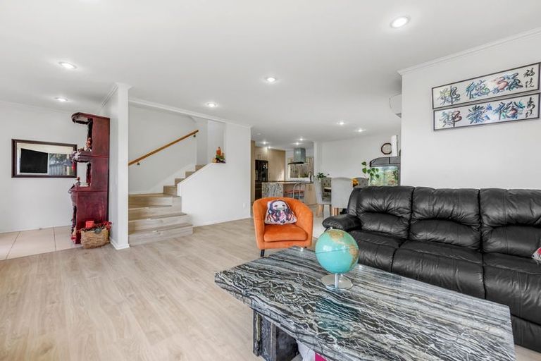 Photo of property in 3 Fairchild Avenue, Goodwood Heights, Auckland, 2105