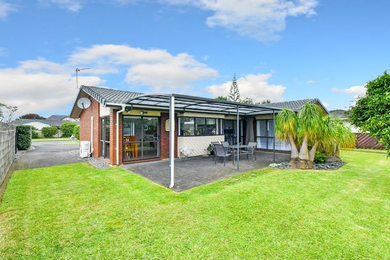 Photo of property in 15 Evanda Crescent, Conifer Grove, Takanini, 2112