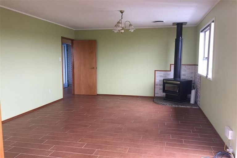 Photo of property in 3 Lavery Place, Sunnynook, Auckland, 0632