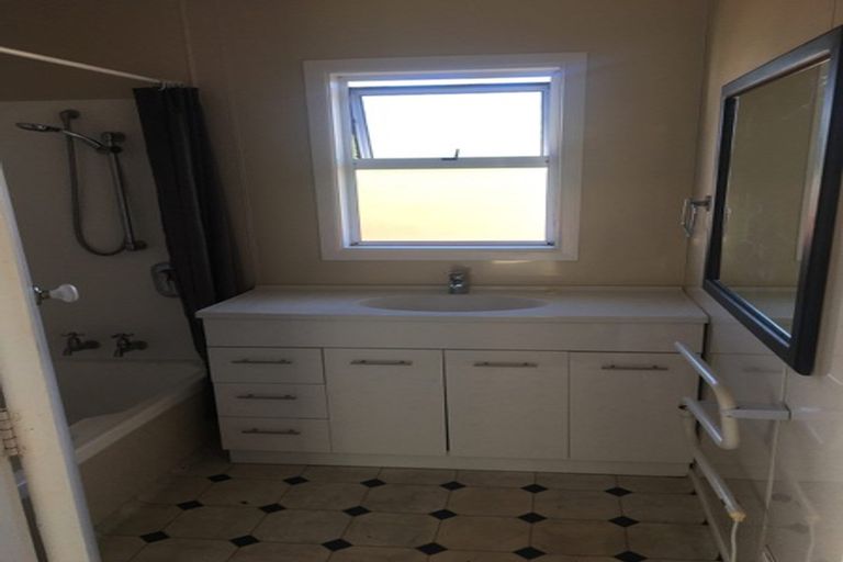 Photo of property in 75 Blake Street, Waitara, 4320