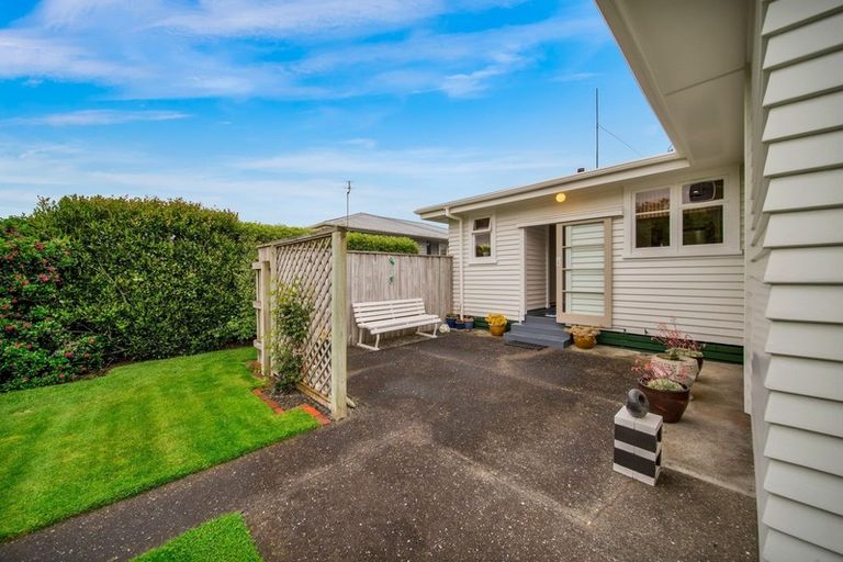 Photo of property in 56 Reid Avenue, Hawera, 4610