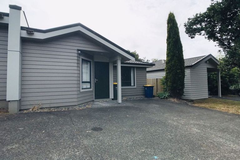 Photo of property in 2/36 John Jennings Drive, Oteha, Auckland, 0632