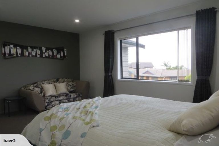 Photo of property in 96 Grovenor Drive, Orewa, 0931