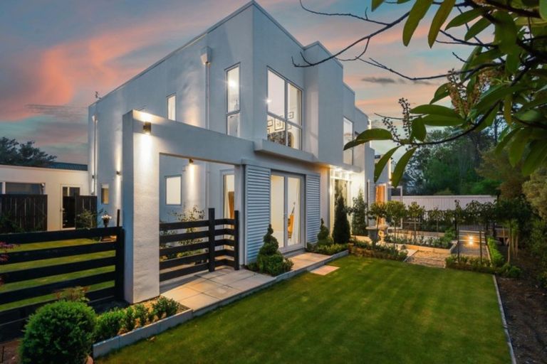 Photo of property in 111a Saint Andrews Square, Strowan, Christchurch, 8052