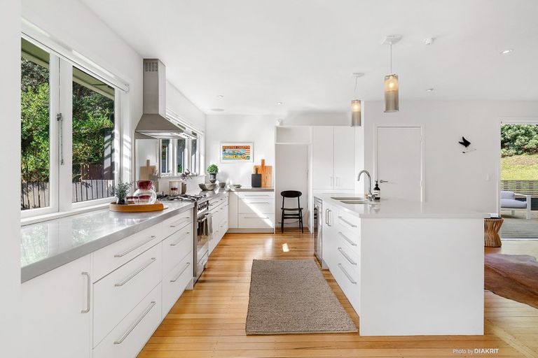 Photo of property in 24 Cave Road, Houghton Bay, Wellington, 6023