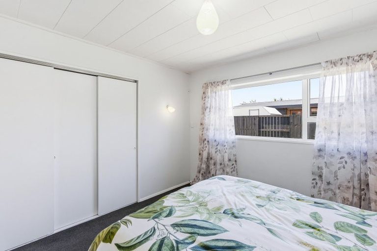 Photo of property in 2 Cypress Grove, Paraparaumu, 5032