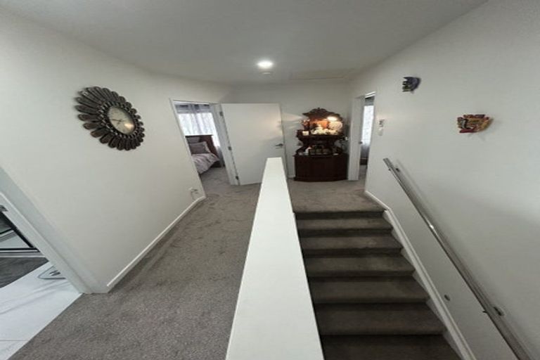 Photo of property in 43c Beach Road, Pahurehure, 2113