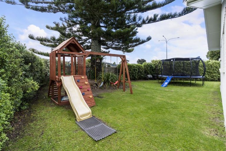Photo of property in 2 Hatton Road, Orewa, 0931