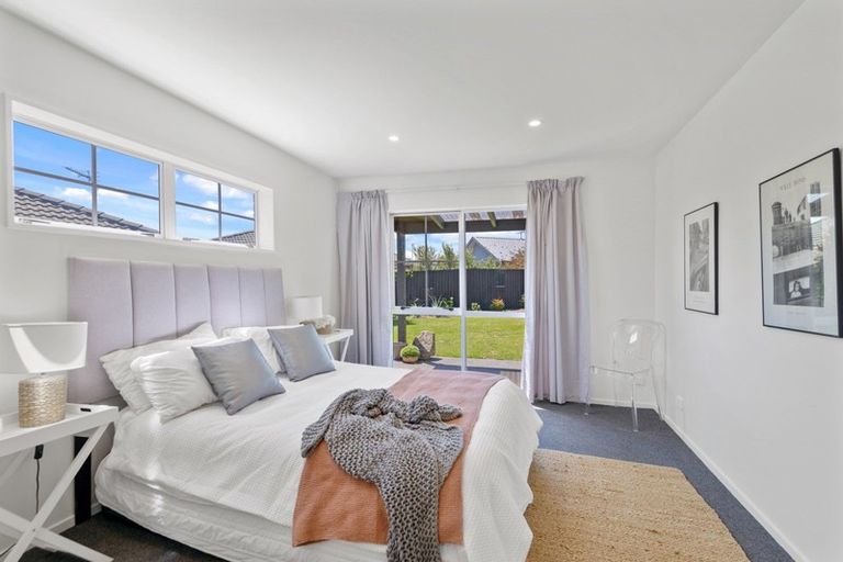 Photo of property in 32 Kirsten Place, Parklands, Christchurch, 8083