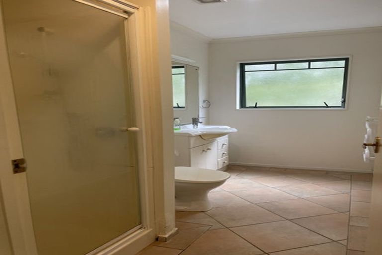 Photo of property in 14 Cayman Place, Unsworth Heights, Auckland, 0632