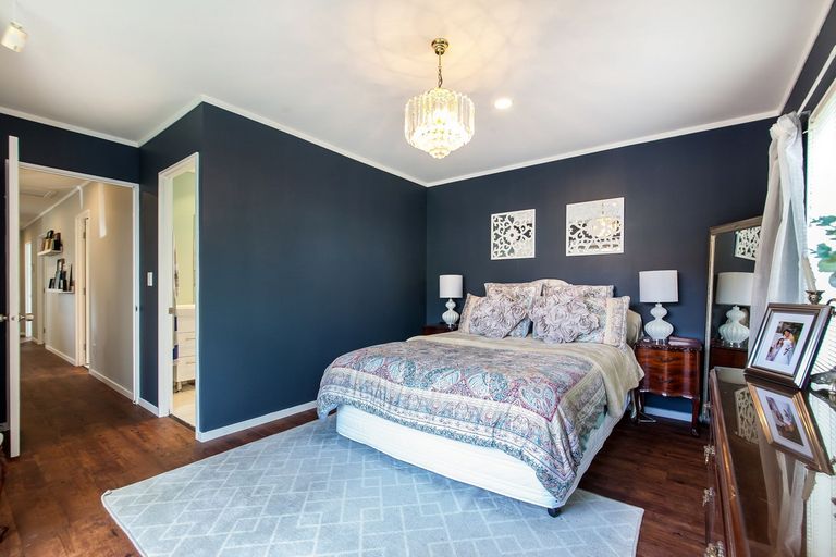 Photo of property in 3 Neta Grove, Henderson, Auckland, 0612