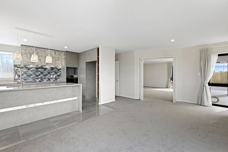 Photo of property in 4 Dianthus Place, Browns Bay, Auckland, 0630