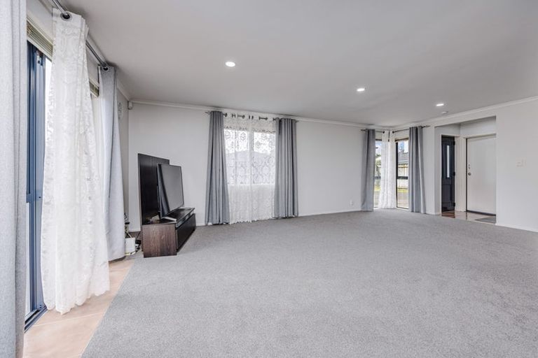Photo of property in 18 Pitt Avenue, Clendon Park, Auckland, 2103