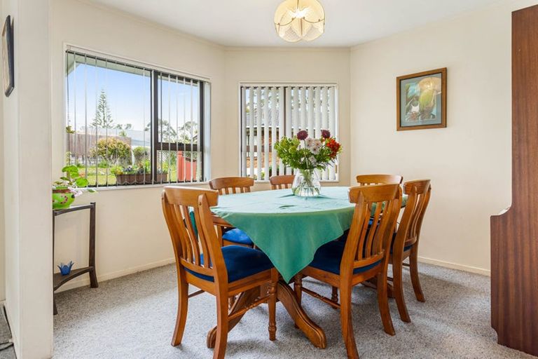 Photo of property in 3 Bosnyak Drive, Te Atatu South, Auckland, 0610