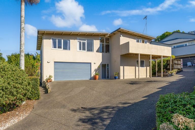 Photo of property in 1/1 Jeanette Place, Mairangi Bay, Auckland, 0630
