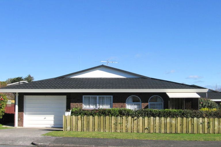 Photo of property in 2/8 Keeney Court, Papakura, 2110