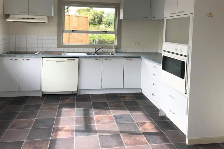 Photo of property in 4 Moana Crescent, Blagdon, New Plymouth, 4310