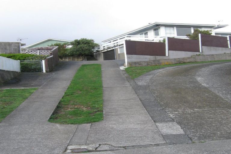 Photo of property in 3 Tania Way, Paparangi, Wellington, 6037