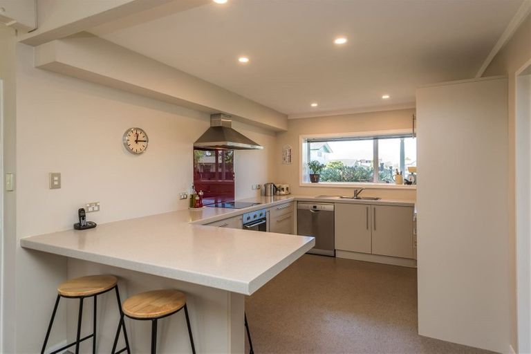 Photo of property in 39 Crofton Road, Harewood, Christchurch, 8051