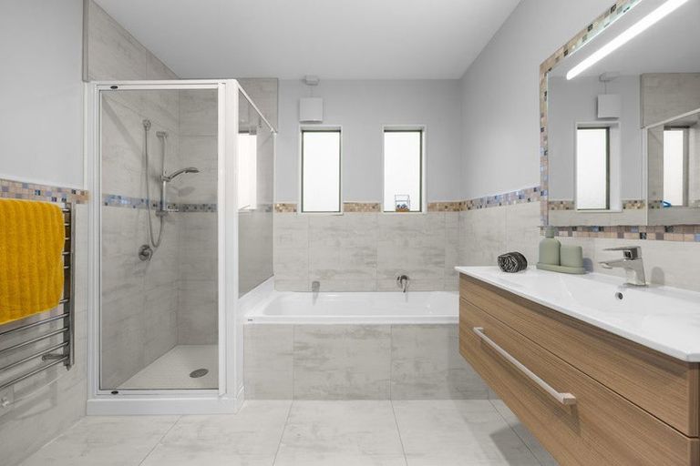 Photo of property in 68 Marina View Drive, West Harbour, Auckland, 0618